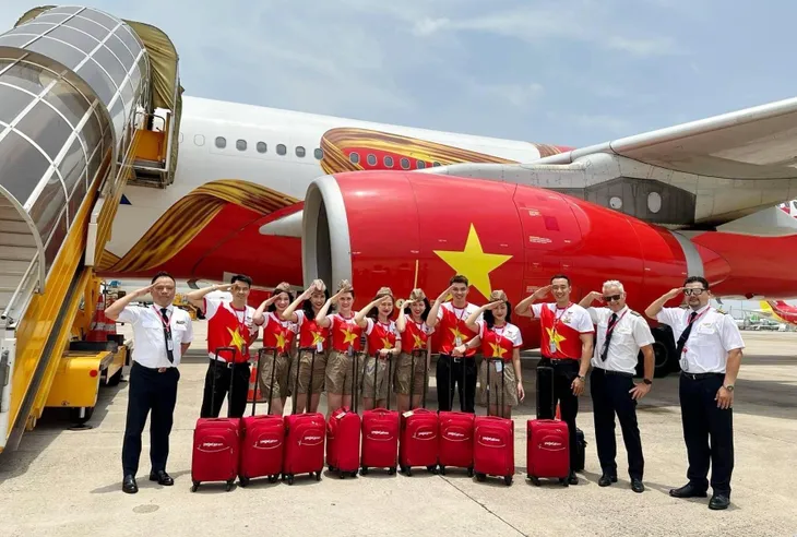 Bất ngờ với ca khúc Hello Việt Nam đặc biệt mừng lễ 30/4 - 1/5 - Ảnh 2. Bất ngờ với ca khúc Hello Việt Nam đặc biệt mừng lễ 30/4 - 1/5 - Ảnh 2.