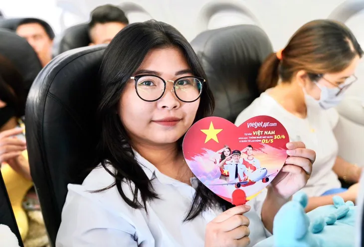 Bất ngờ với ca khúc Hello Việt Nam đặc biệt mừng lễ 30/4 - 1/5 - Ảnh 9. Bất ngờ với ca khúc Hello Việt Nam đặc biệt mừng lễ 30/4 - 1/5 - Ảnh 9.