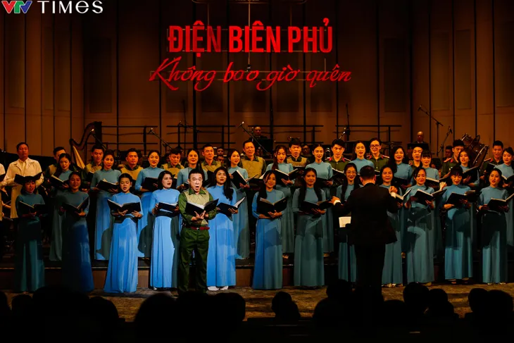 Khoảnh khắc ấn tượng trong Chương trình biểu diễn nghệ thuật đặc biệt Điện Biên Phủ - không bao giờ quên - Ảnh 1. Khoảnh khắc ấn tượng trong Chương trình biểu diễn nghệ thuật đặc biệt Điện Biên Phủ - không bao giờ quên - Ảnh 1.