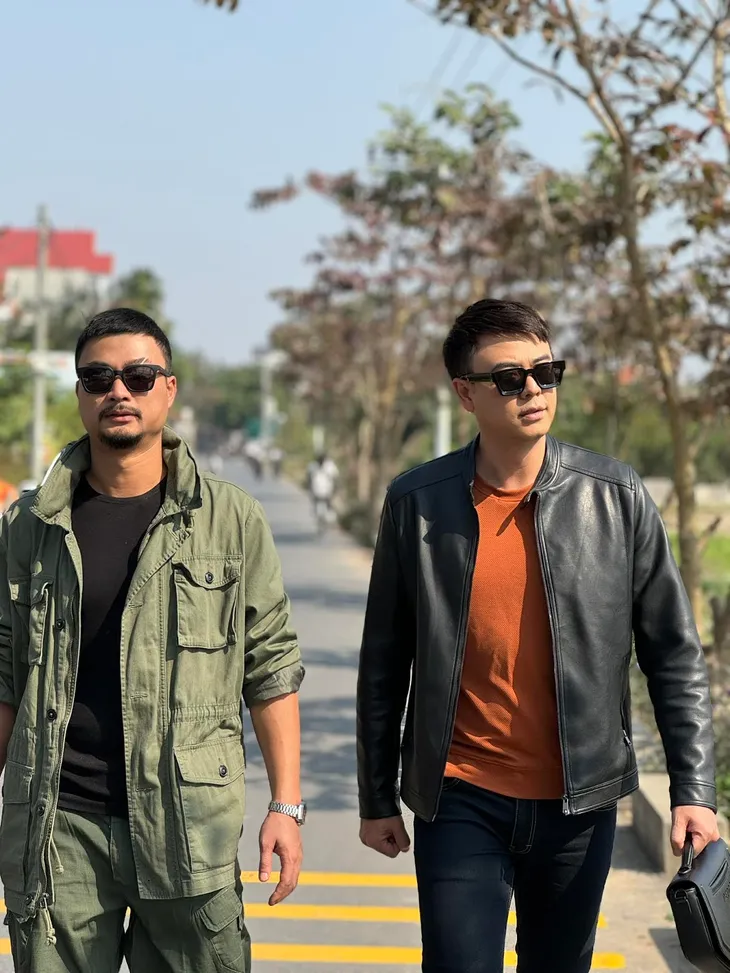 Loạt ảnh hậu trường siêu đáng yêu của ‘Người một nhà’ - Ảnh 16.