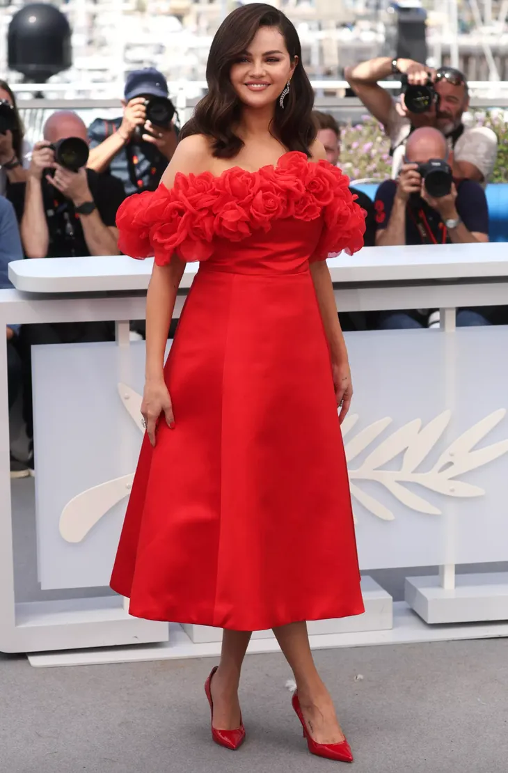 Selena Gomez nổi bật trên thảm đỏ LHP Cannes 2024 - Ảnh 1. Selena Gomez nổi bật trên thảm đỏ LHP Cannes 2024 - Ảnh 1.