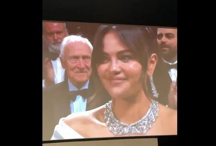 LHP Cannes 2024: Nhận tràng vỗ tay 9 phút, Selena Gomez bật khóc - Ảnh 1. LHP Cannes 2024: Nhận tràng vỗ tay 9 phút, Selena Gomez bật khóc - Ảnh 1.