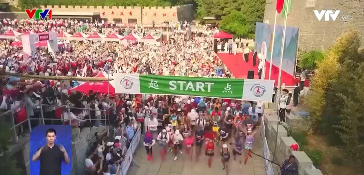 800 người chạy marathon trên Vạn lý trường thành - Ảnh 1. 800 người chạy marathon trên Vạn lý trường thành - Ảnh 1.