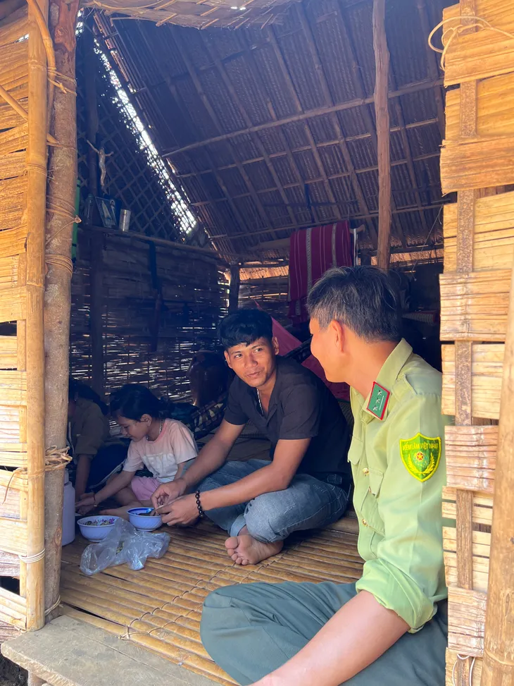 Kiểm lâm Việt Nam: Những người lính thầm lặng “chữa lành” rừng xanh - Ảnh 4. Kiểm lâm Việt Nam: Những người lính thầm lặng “chữa lành” rừng xanh - Ảnh 4.