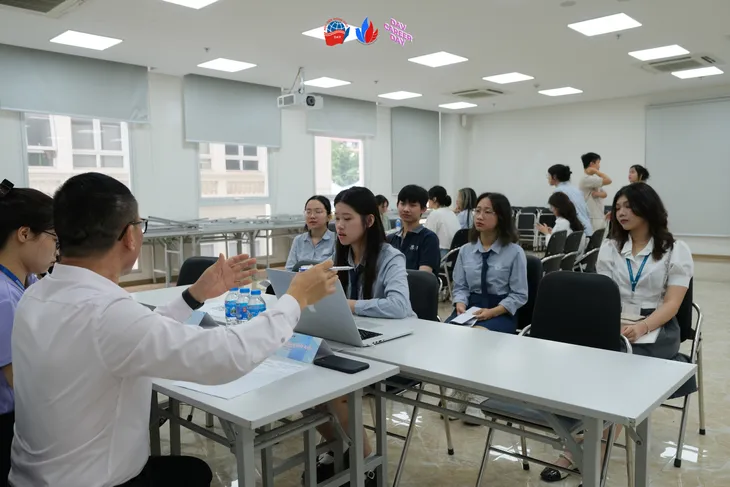 Ngày hội việc làm mang cơ hội nghề nghiệp cho gần 400 sinh viên tại Hà Nội - Ảnh 2. Ngày hội việc làm mang cơ hội nghề nghiệp cho gần 400 sinh viên tại Hà Nội - Ảnh 2.