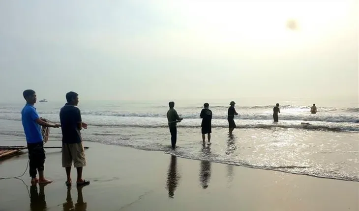 Vụ hai trẻ đuối nước tại Hà Tĩnh: Đã tìm thấy một thi thể - Ảnh 1. Vụ hai trẻ đuối nước tại Hà Tĩnh: Đã tìm thấy một thi thể - Ảnh 1.