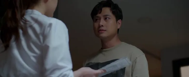 Mình yêu nhau, bình yên thôi - Tập 56: Đức Anh tháo nhẫn ký đơn ly hôn - Ảnh 5. Mình yêu nhau, bình yên thôi - Tập 56: Đức Anh tháo nhẫn ký đơn ly hôn - Ảnh 5.