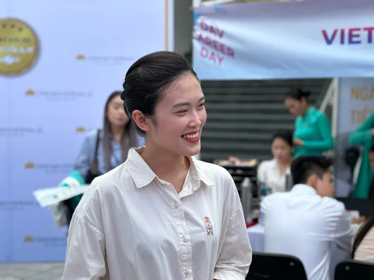 Ngày hội việc làm mang cơ hội nghề nghiệp cho gần 400 sinh viên tại Hà Nội - Ảnh 5. Ngày hội việc làm mang cơ hội nghề nghiệp cho gần 400 sinh viên tại Hà Nội - Ảnh 5.