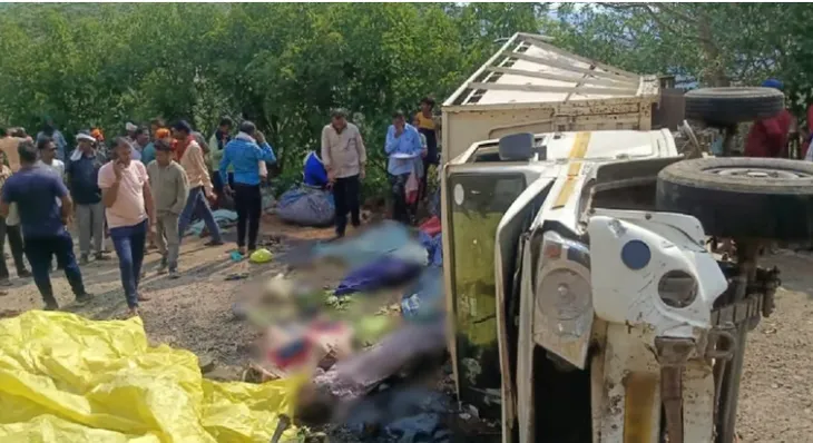 18 người thiệt mạng khi xe chở hàng lao xuống hẻm núi ở bang Chhattisgarh, Ấn Độ - Ảnh 1. 18 người thiệt mạng khi xe chở hàng lao xuống hẻm núi ở bang Chhattisgarh, Ấn Độ - Ảnh 1.
