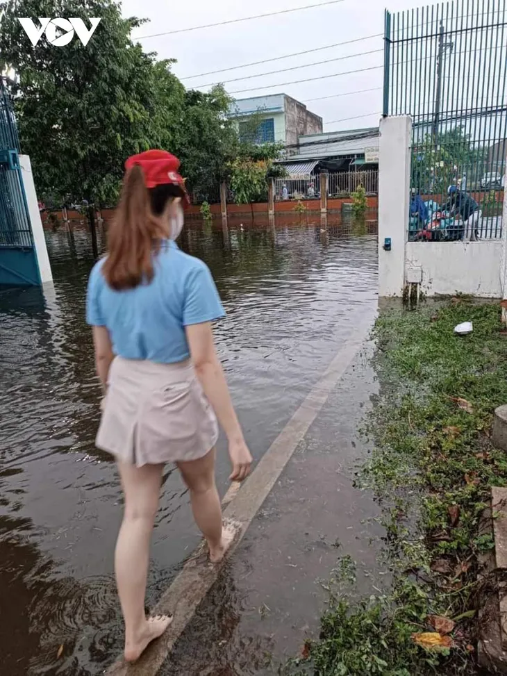 Bến Tre: Mưa lớn kéo dài khiến khu công nghiệp Giao Long chìm trong biển nước - Ảnh 1. Bến Tre: Mưa lớn kéo dài khiến khu công nghiệp Giao Long chìm trong biển nước - Ảnh 1.
