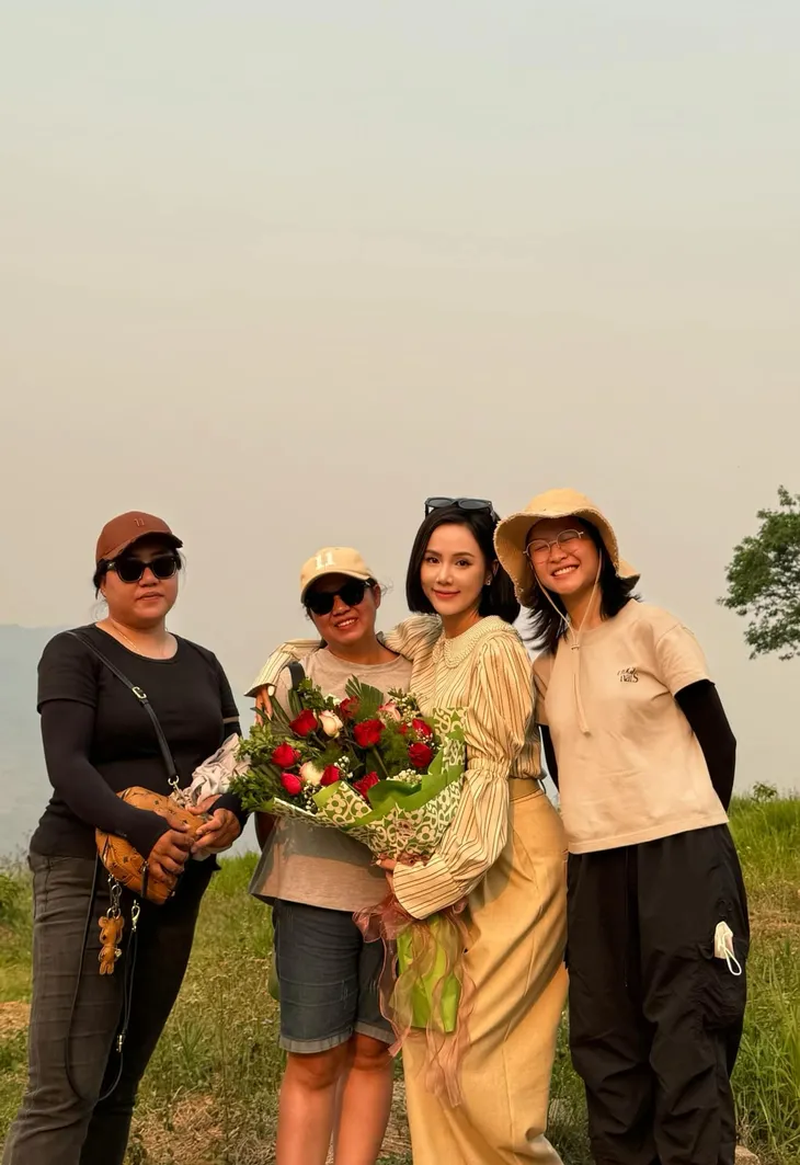 Dàn diễn viên Lỡ hẹn với ngày xanh bùi ngùi tạm biệt khán giả - Ảnh 7. Dàn diễn viên Lỡ hẹn với ngày xanh bùi ngùi tạm biệt khán giả - Ảnh 7.