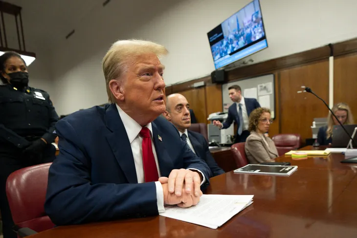 Ông Trump quyết định không đứng ra làm nhân chứng trong vụ án tiền bịt miệng - Ảnh 1. Ông Trump quyết định không đứng ra làm nhân chứng trong vụ án tiền bịt miệng - Ảnh 1.