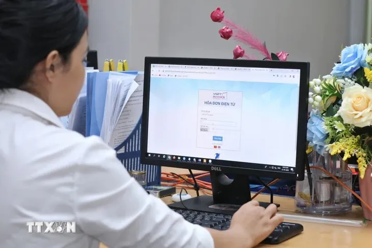 Thành phố Hồ Chí Minh miễn lệ phí 5 loại thủ tục hành chính khi sử dụng dịch vụ công trực tuyến - Ảnh 1. Thành phố Hồ Chí Minh miễn lệ phí 5 loại thủ tục hành chính khi sử dụng dịch vụ công trực tuyến - Ảnh 1.