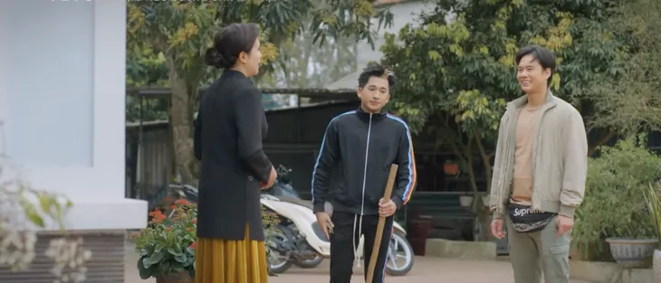 Những nẻo đường gần xa - Tập 1: Bảo báo thủ lén lấy tiền của mẹ, Dũng không muốn trở về quê - Ảnh 11.