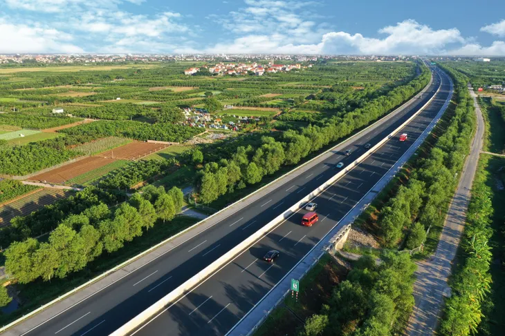 Tăng tốc phát triển đường cao tốc: Cơ hội để doanh nghiệp Việt nâng tầm thương hiệu - Ảnh 2. Tăng tốc phát triển đường cao tốc: Cơ hội để doanh nghiệp Việt nâng tầm thương hiệu - Ảnh 2.
