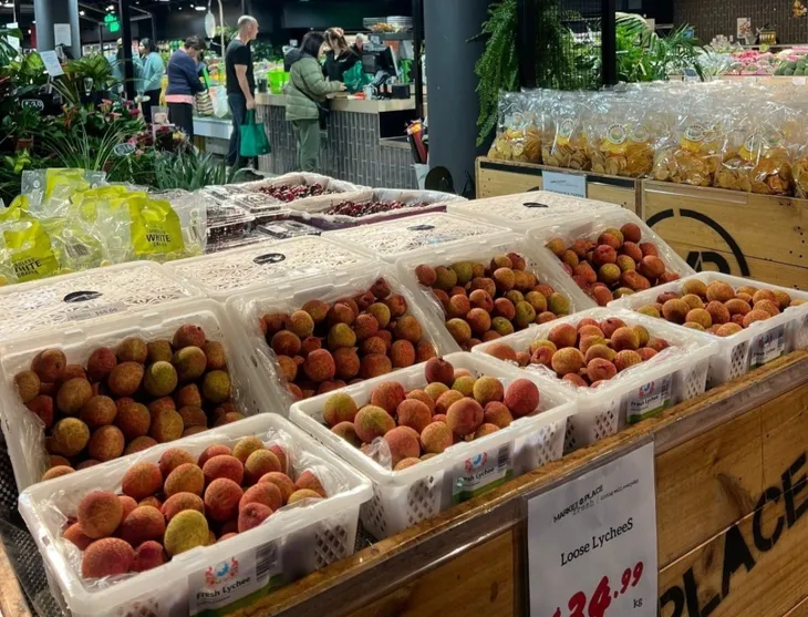 Vải thiều Thanh Hà giá gần 600.000 đồng/kg tại siêu thị Australia - Ảnh 1. Vải thiều Thanh Hà giá gần 600.000 đồng/kg tại siêu thị Australia - Ảnh 1.