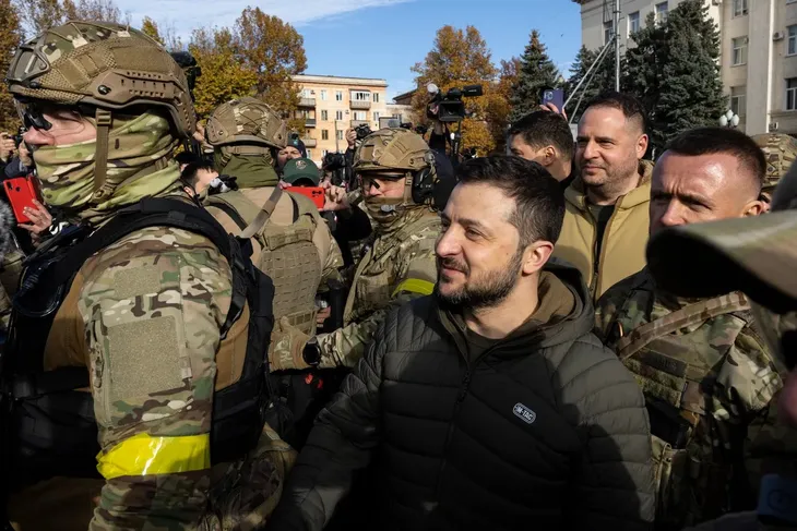 Ông Volodymyr Zelensky tiếp tục điều hành đất nước dù hết nhiệm kỳ Tổng thống - Ảnh 2. Ông Volodymyr Zelensky tiếp tục điều hành đất nước dù hết nhiệm kỳ Tổng thống - Ảnh 2.
