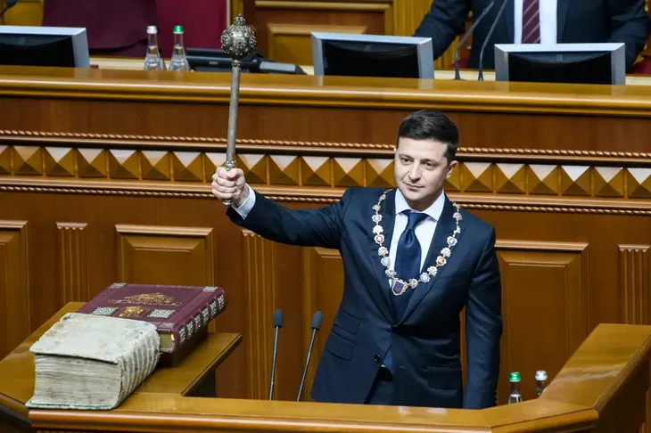 Ông Volodymyr Zelensky tiếp tục điều hành đất nước dù hết nhiệm kỳ Tổng thống - Ảnh 1. Ông Volodymyr Zelensky tiếp tục điều hành đất nước dù hết nhiệm kỳ Tổng thống - Ảnh 1.