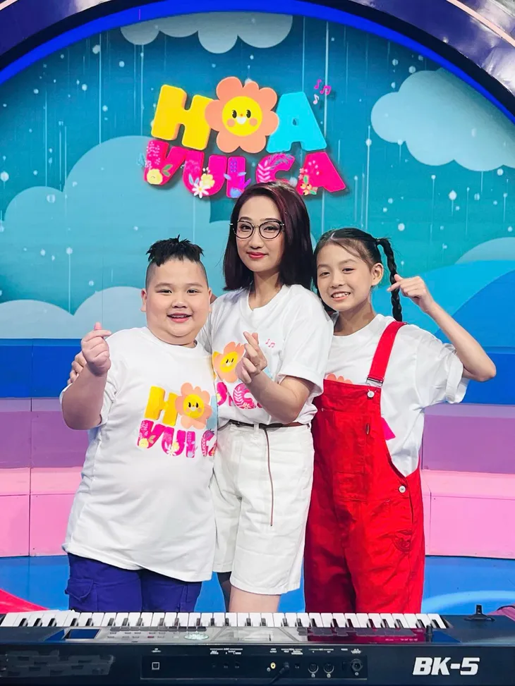 Lộ diện huấn luyện viên của Hoa vui ca - Ảnh 1. Lộ diện huấn luyện viên của Hoa vui ca - Ảnh 1.