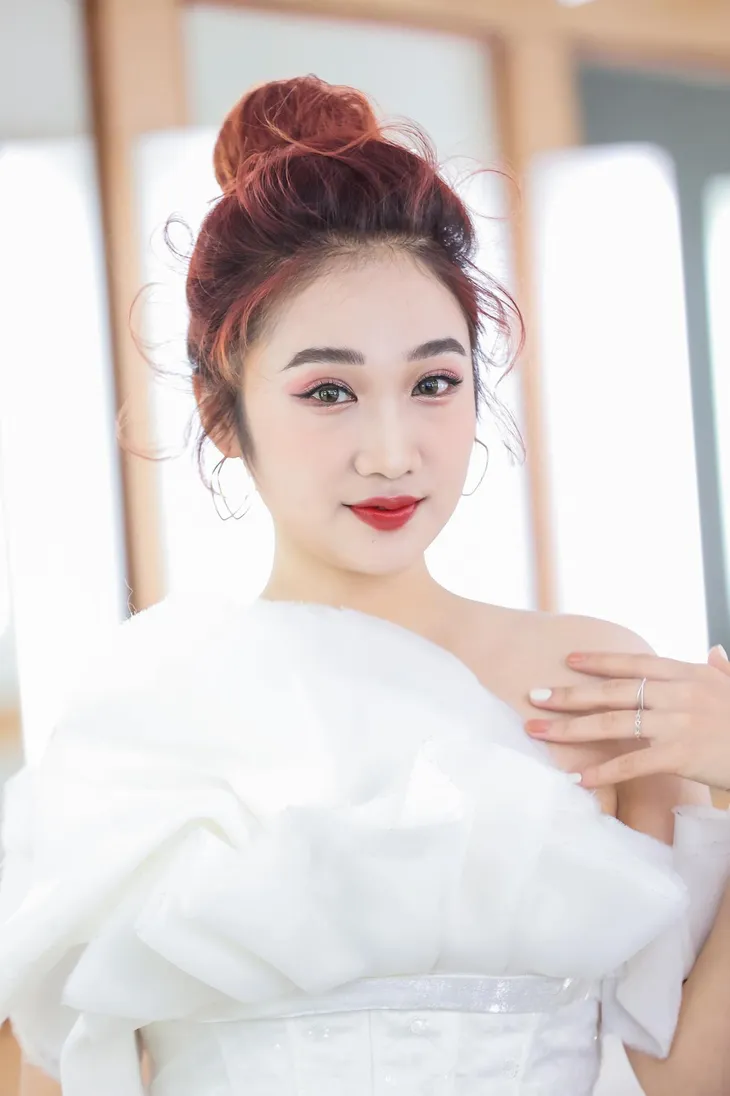 Lộ diện huấn luyện viên của Hoa vui ca - Ảnh 2. Lộ diện huấn luyện viên của Hoa vui ca - Ảnh 2.