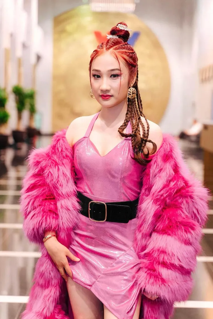 Lộ diện huấn luyện viên của Hoa vui ca - Ảnh 3. Lộ diện huấn luyện viên của Hoa vui ca - Ảnh 3.