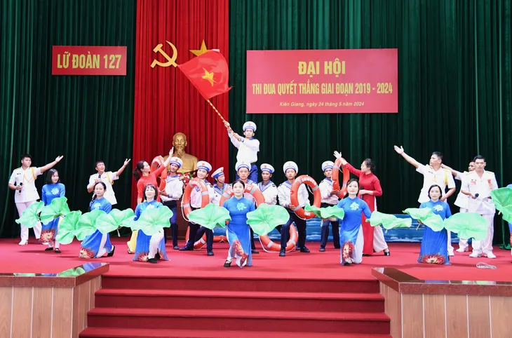 Vùng 5 Hải quân . Hoàn thành xuất sắc phong trào thi đua Quyết thắng giai đoạn 2019-2024 - Ảnh 1. Vùng 5 Hải quân . Hoàn thành xuất sắc phong trào thi đua Quyết thắng giai đoạn 2019-2024 - Ảnh 1.