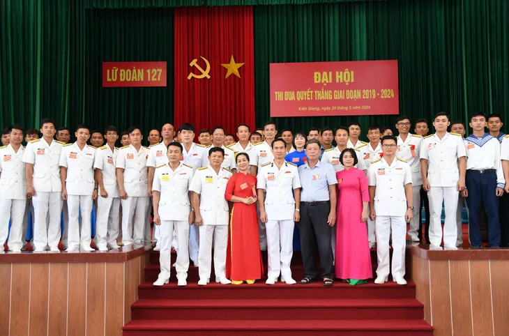 Vùng 5 Hải quân . Hoàn thành xuất sắc phong trào thi đua Quyết thắng giai đoạn 2019-2024 - Ảnh 7. Vùng 5 Hải quân . Hoàn thành xuất sắc phong trào thi đua Quyết thắng giai đoạn 2019-2024 - Ảnh 7.