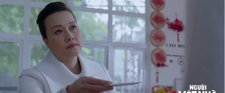 Người một nhà - Tập 18: Khanh mất trắng tiền đầu tư, bị bà Thư giở trò - Ảnh 3. Người một nhà - Tập 18: Khanh mất trắng tiền đầu tư, bị bà Thư giở trò - Ảnh 3.