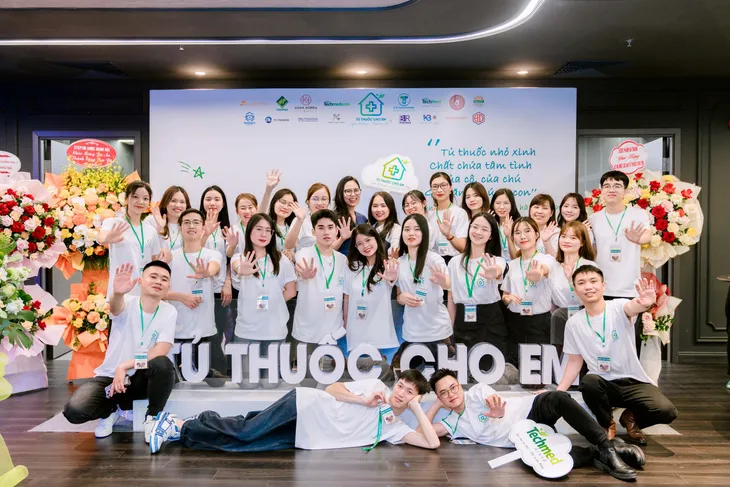 Ra mắt Dự án thiện nguyện Tủ thuốc cho em - Ngàn tủ thuốc, Triệu trái tim - Ảnh 1. Ra mắt Dự án thiện nguyện Tủ thuốc cho em - Ngàn tủ thuốc, Triệu trái tim - Ảnh 1.