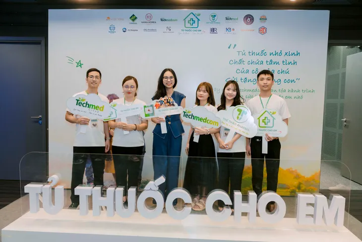 Ra mắt Dự án thiện nguyện Tủ thuốc cho em - Ngàn tủ thuốc, Triệu trái tim - Ảnh 6. Ra mắt Dự án thiện nguyện Tủ thuốc cho em - Ngàn tủ thuốc, Triệu trái tim - Ảnh 6.
