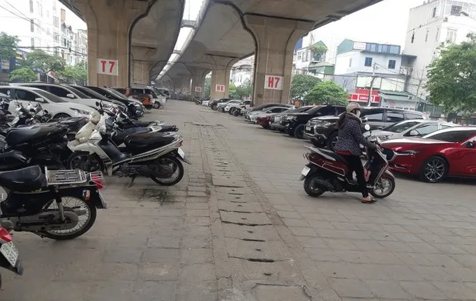 Kiến nghị cho phép trông giữ xe ở lòng đường, vỉa hè, bãi đất trống - Ảnh 1. Kiến nghị cho phép trông giữ xe ở lòng đường, vỉa hè, bãi đất trống - Ảnh 1.