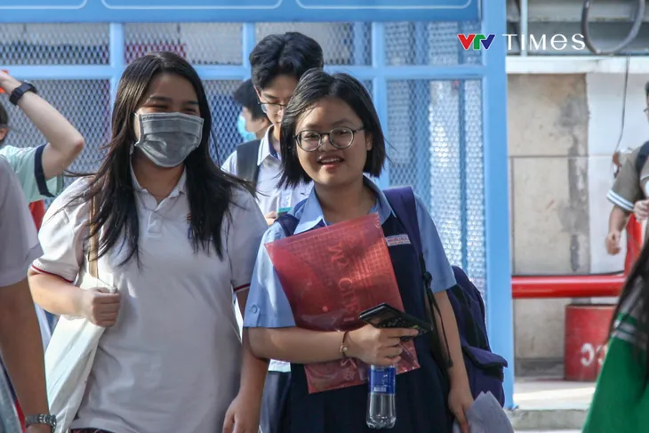 Thí sinh than khó với đề toán lớp 10 Phổ thông Năng khiếu TP Hồ Chí Minh - Ảnh 6. Thí sinh than khó với đề toán lớp 10 Phổ thông Năng khiếu TP Hồ Chí Minh - Ảnh 6.