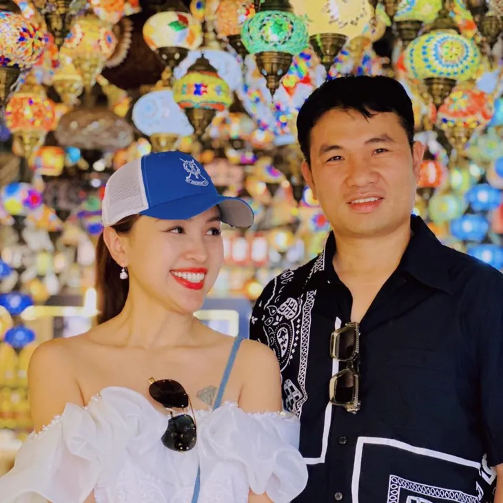 Bình An - Phương Nga sánh bước trên thảm đỏ LHP Cannes 2024 - Ảnh 3. Bình An - Phương Nga sánh bước trên thảm đỏ LHP Cannes 2024 - Ảnh 3.