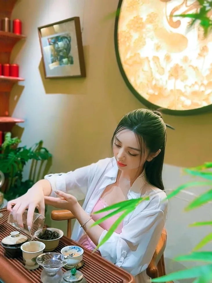 Bình An - Phương Nga sánh bước trên thảm đỏ LHP Cannes 2024 - Ảnh 8. Bình An - Phương Nga sánh bước trên thảm đỏ LHP Cannes 2024 - Ảnh 8.
