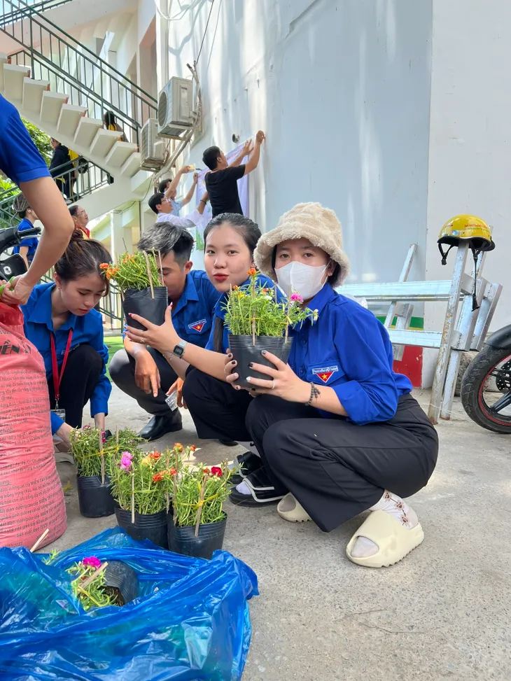“Ngày chủ nhật xanh” cho thành phố thêm sạch - Ảnh 3. “Ngày chủ nhật xanh” cho thành phố thêm sạch - Ảnh 3.