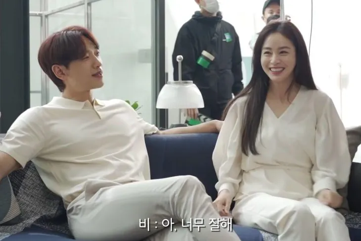 Bi Rain tiết lộ muốn cưới Kim Tae Hee ngay từ lần gặp đầu tiên - Ảnh 2. Bi Rain tiết lộ muốn cưới Kim Tae Hee ngay từ lần gặp đầu tiên - Ảnh 2.