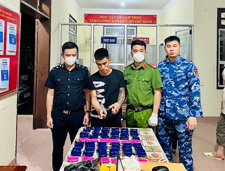 Quảng Bình: Bắt quả tang đối tượng mua bán gần 12.000 viên ma túy tổng hợp - Ảnh 1. Quảng Bình: Bắt quả tang đối tượng mua bán gần 12.000 viên ma túy tổng hợp - Ảnh 1.