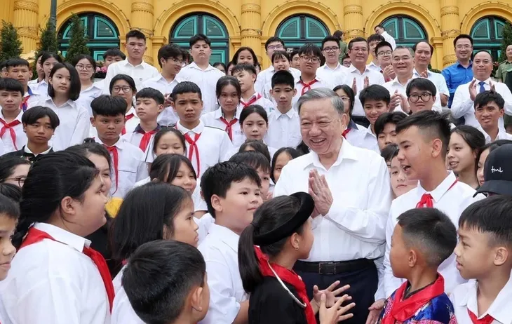 Chủ tịch nước Tô Lâm: Dành tất cả tình yêu thương, những gì quý giá nhất cho trẻ em - Ảnh 1. Chủ tịch nước Tô Lâm: Dành tất cả tình yêu thương, những gì quý giá nhất cho trẻ em - Ảnh 1.