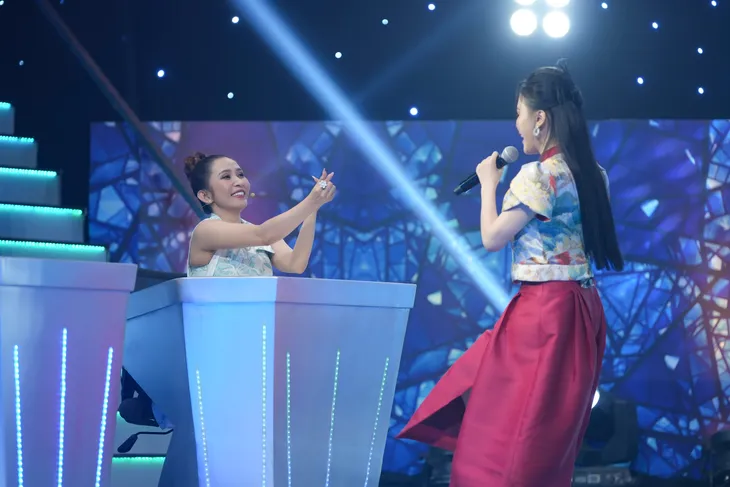 Vũ sư múa bụng hát nhạc phim Tây du ký khiến NSƯT Kim Tử Long “đứng hình” - Ảnh 1. Vũ sư múa bụng hát nhạc phim Tây du ký khiến NSƯT Kim Tử Long “đứng hình” - Ảnh 1.