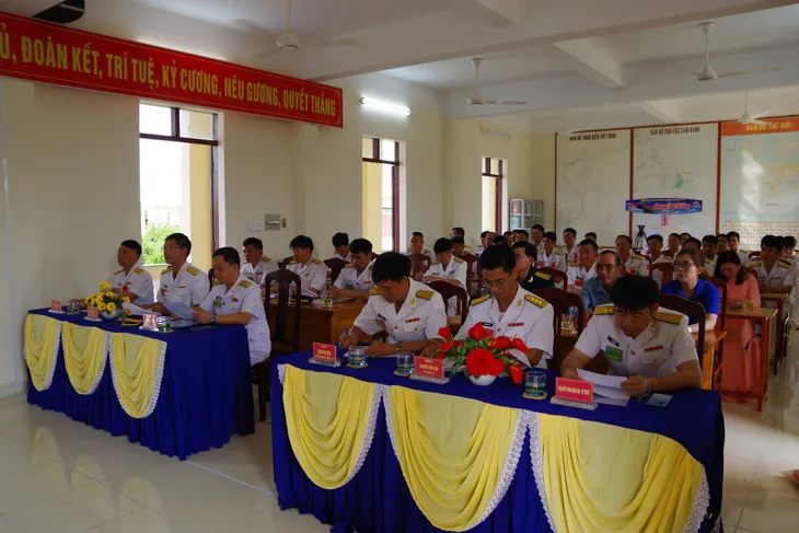 Hải quân tuyên dương điển hình tiên tiến trong phong trào Thi đua Quyết thắng - Ảnh 4. Hải quân tuyên dương điển hình tiên tiến trong phong trào Thi đua Quyết thắng - Ảnh 4.