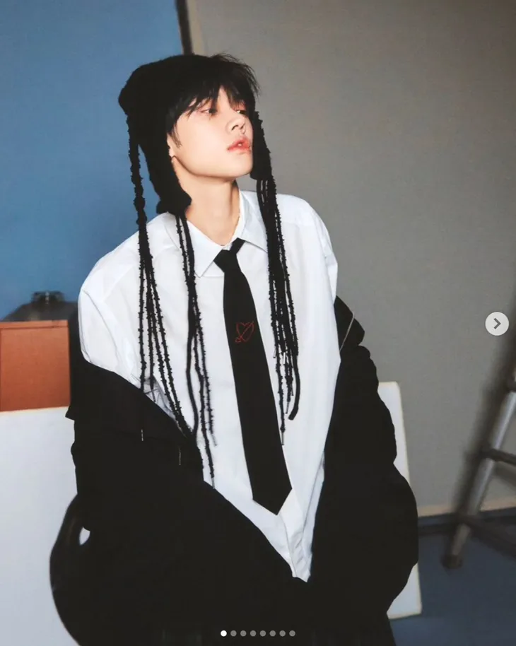 7 phụ kiện K-Pop cứu cánh phong cách thời trang mà không cần thay tủ quần áo - Ảnh 4. 7 phụ kiện K-Pop cứu cánh phong cách thời trang mà không cần thay tủ quần áo - Ảnh 4.