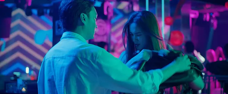 Mình yêu nhau, bình yên thôi - Tập 45: Chị gái Đức Anh rủ Quân đi bar, vô tình chạm môi trên đường về - Ảnh 2. Mình yêu nhau, bình yên thôi - Tập 45: Chị gái Đức Anh rủ Quân đi bar, vô tình chạm môi trên đường về - Ảnh 2.
