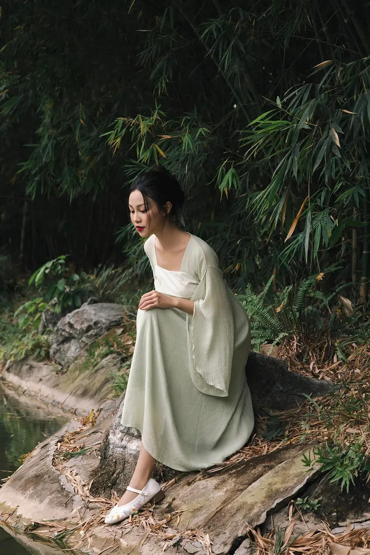 Ngắm vẻ mong manh ngoài đời của “bạn gái” Trí - Người một nhà - Ảnh 8. Ngắm vẻ mong manh ngoài đời của “bạn gái” Trí - Người một nhà - Ảnh 8.