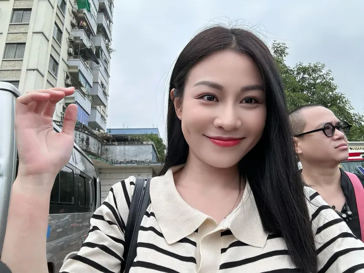 Ngắm vẻ mong manh ngoài đời của “bạn gái” Trí - Người một nhà - Ảnh 5. Ngắm vẻ mong manh ngoài đời của “bạn gái” Trí - Người một nhà - Ảnh 5.