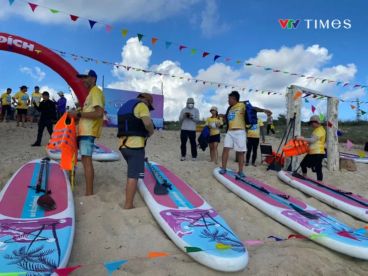 Bình Thuận: Sôi động Festival chèo SUP tại đảo Phú Quý - Ảnh 5. Bình Thuận: Sôi động Festival chèo SUP tại đảo Phú Quý - Ảnh 5.