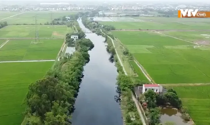 Nước kênh ở xã Đại An chuyển màu đen, hôi thối, kéo dài nhiều km - Ảnh 1. Nước kênh ở xã Đại An chuyển màu đen, hôi thối, kéo dài nhiều km - Ảnh 1.