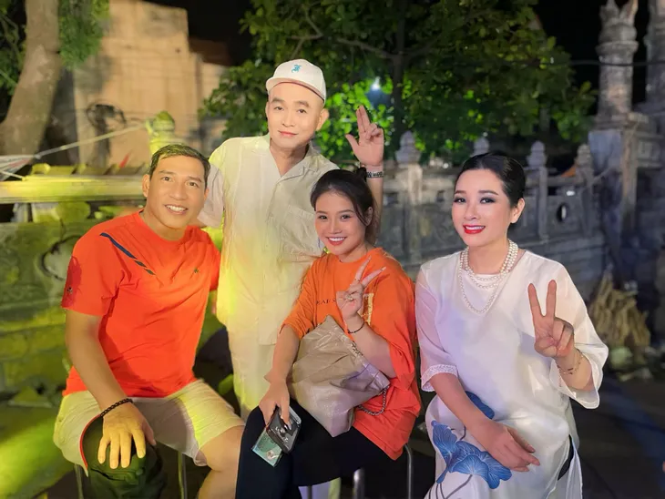 Bà bầu Thu Quỳnh sẵn sàng làm mẹ bỉm sữa, Hoa hậu Đỗ Thị Hà khoe sáng nuột nà - Ảnh 6. Bà bầu Thu Quỳnh sẵn sàng làm mẹ bỉm sữa, Hoa hậu Đỗ Thị Hà khoe sáng nuột nà - Ảnh 6.