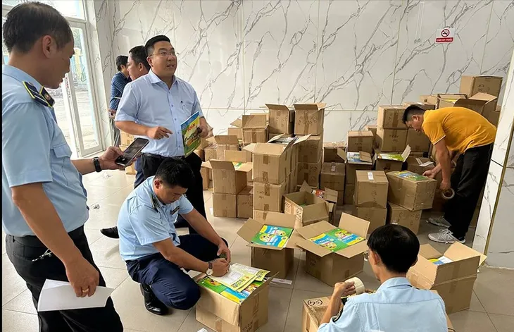 Đồng Nai: Phát hiện hơn 33.000 sách giáo khoa có dấu hiệu giả mạo - Ảnh 1. Đồng Nai: Phát hiện hơn 33.000 sách giáo khoa có dấu hiệu giả mạo - Ảnh 1.