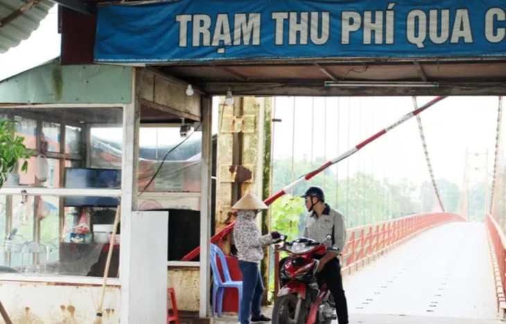 Tháo dỡ cầu treo 15 năm nhưng chưa có đường đi thay thế - Ảnh 1. Tháo dỡ cầu treo 15 năm nhưng chưa có đường đi thay thế - Ảnh 1.
