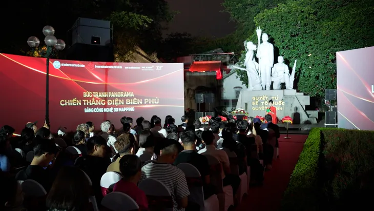 Đưa bức tranh panorama dài 132m về chiến thắng Điện Biên Phủ về Thủ đô - Ảnh 2. Đưa bức tranh panorama dài 132m về chiến thắng Điện Biên Phủ về Thủ đô - Ảnh 2.
